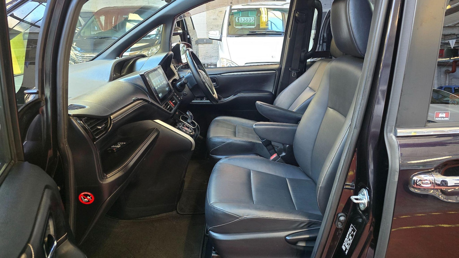 Used Toyota Voxy for sale - 77737447: Photo 18