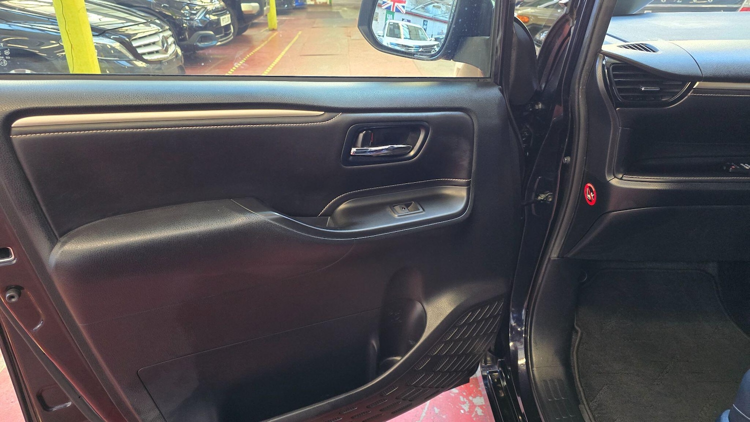 Used Toyota Voxy for sale - 77737447: Photo 26