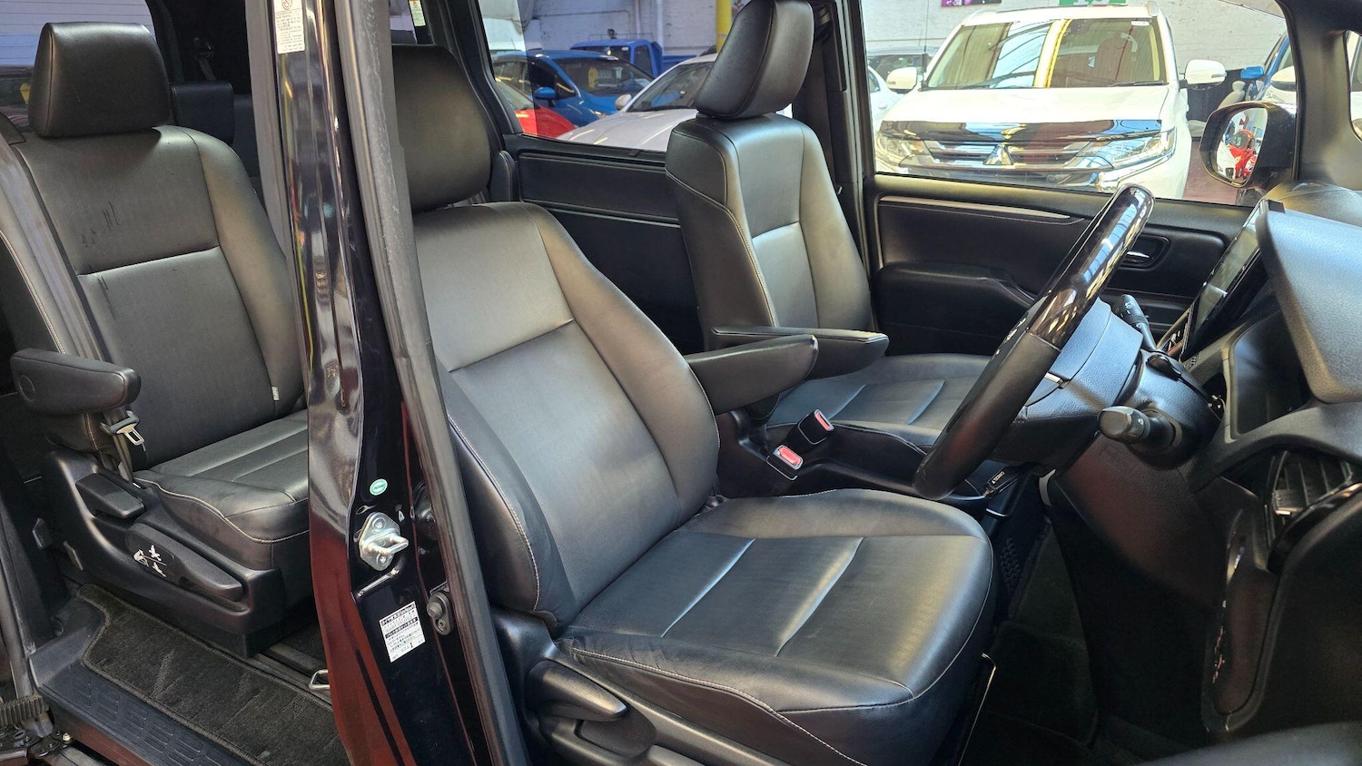 Used Toyota Voxy for sale - 77737447: Photo 6