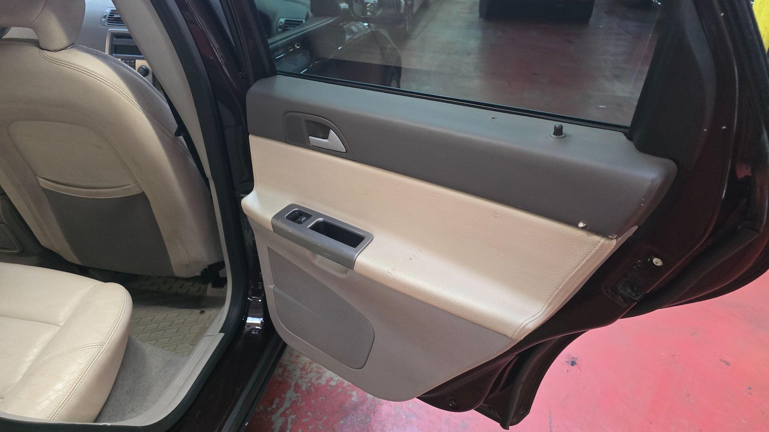 Used Volvo V50 2006 for sale - 76584763: Photo 13