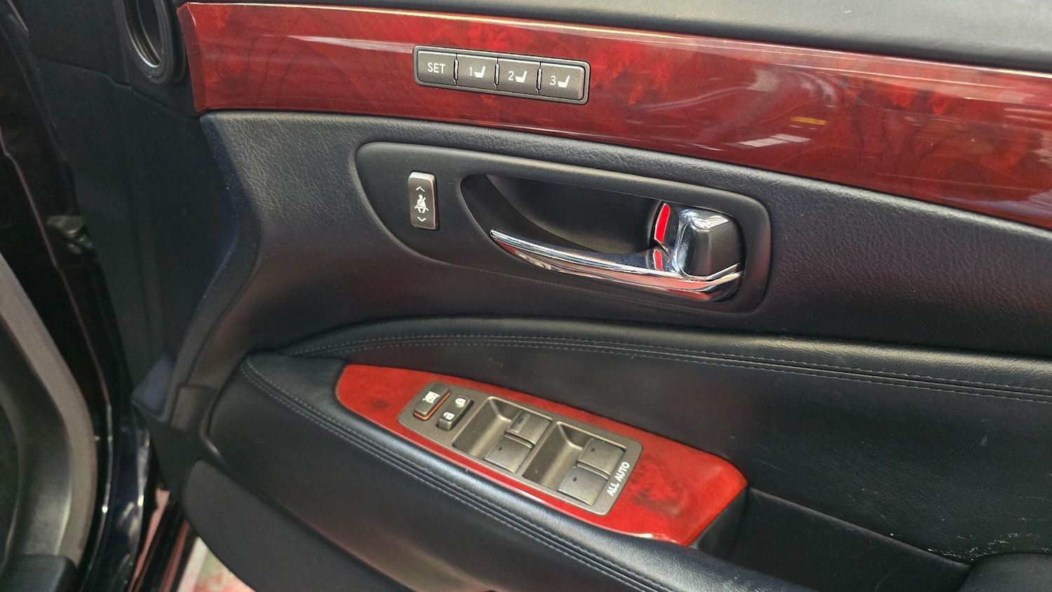 Used Lexus LS 2024 for sale - 76989340: Photo 18