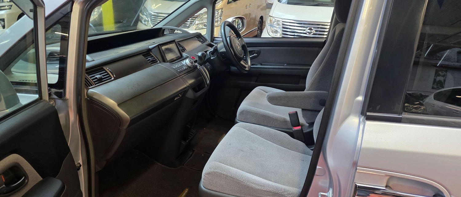 Used Honda Stepwagon 2016 for sale - 77016671: Photo 11