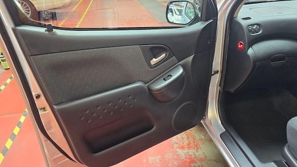 Used Toyota Yaris Verso 2004 for sale - 74777640: Photo 18