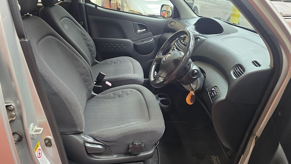 Used Toyota Yaris Verso 2004 for sale - 74777640: Photo 5
