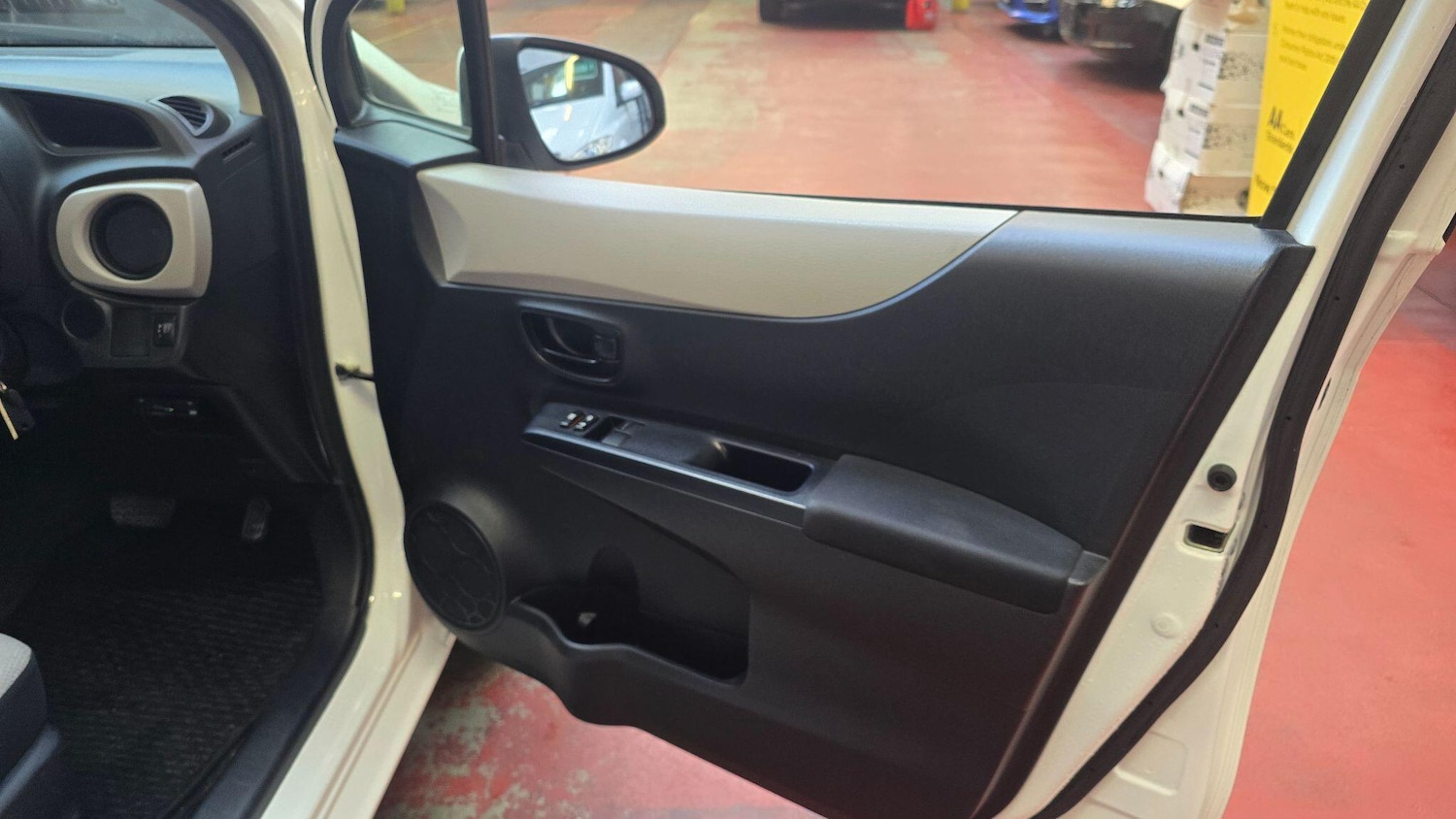 Used Toyota Yaris for sale - 77824887: Photo 12