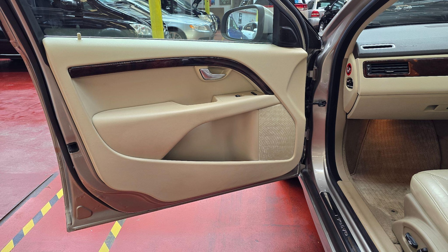 Used Volvo V70 2025 for sale - 76989671: Photo 24