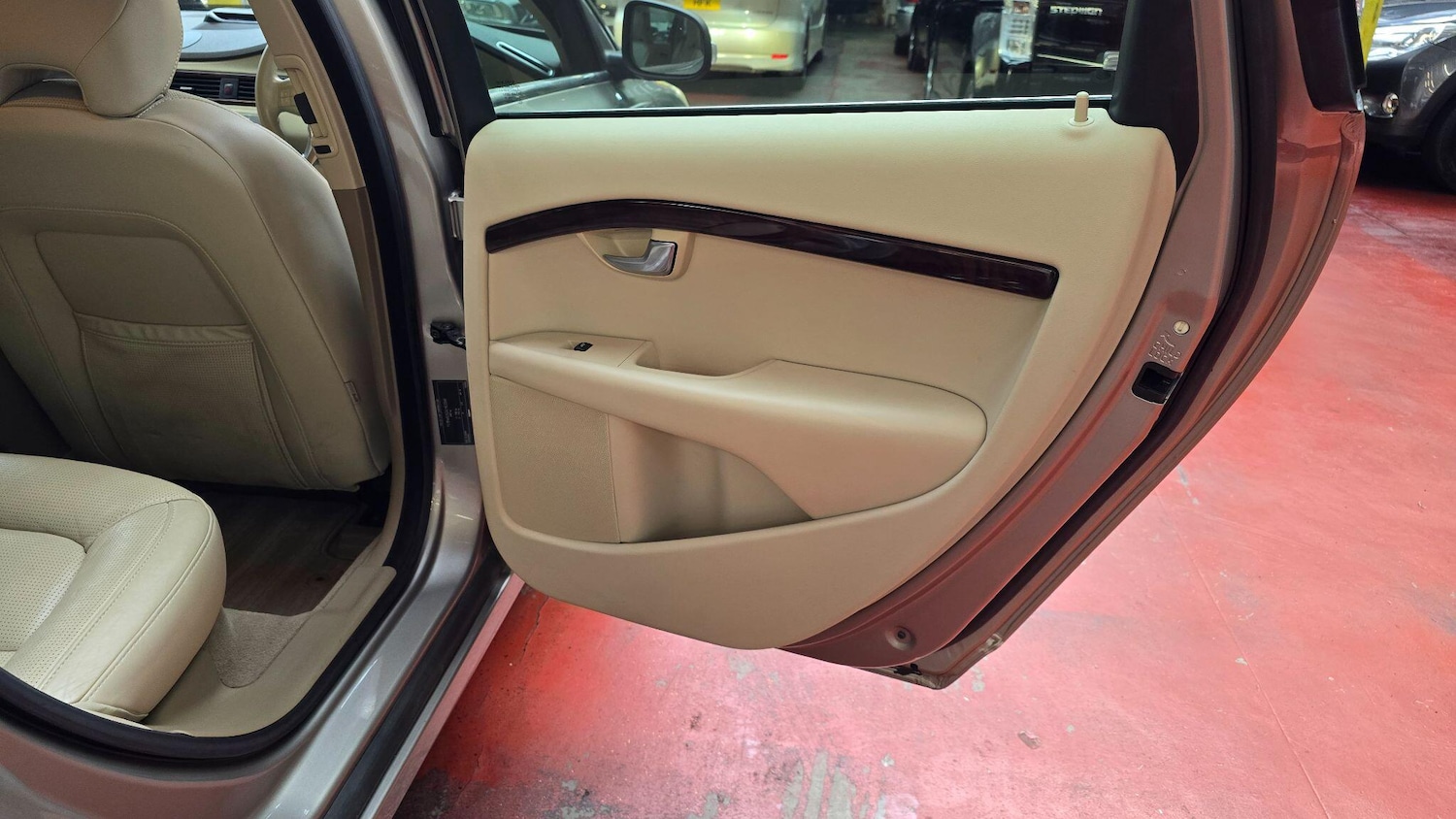 Used Volvo V70 2025 for sale - 76989671: Photo 25