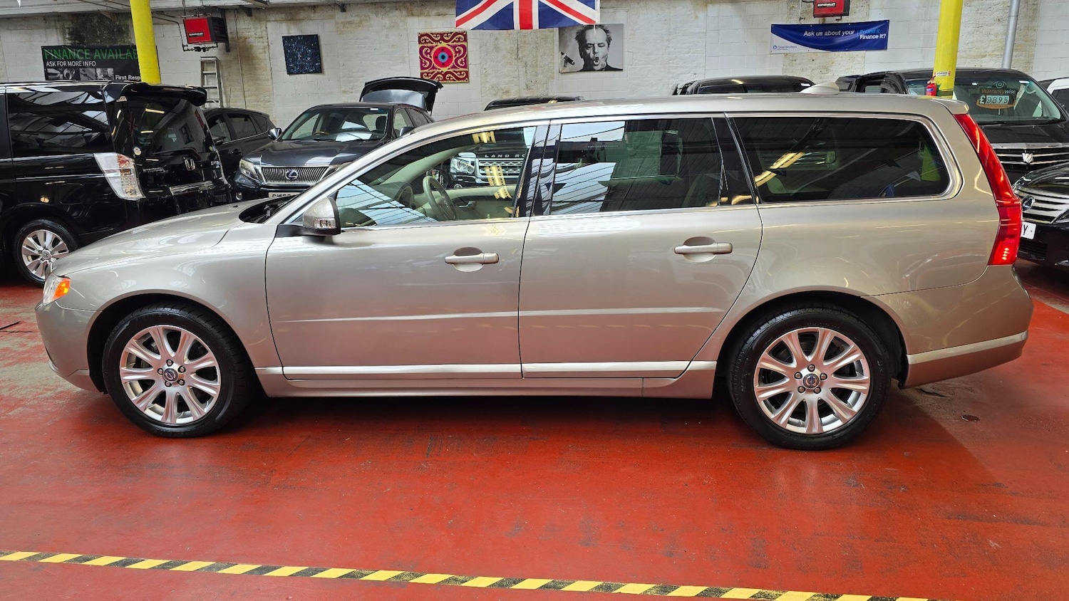 Used Volvo V70 2025 for sale - 76989671: Photo 29