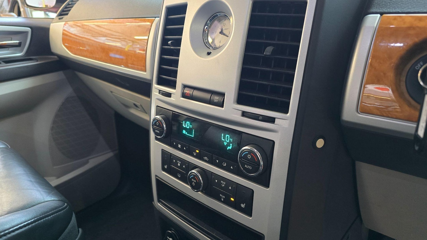 Used Chrysler Grand Voyager for sale - 74713181: Photo 13