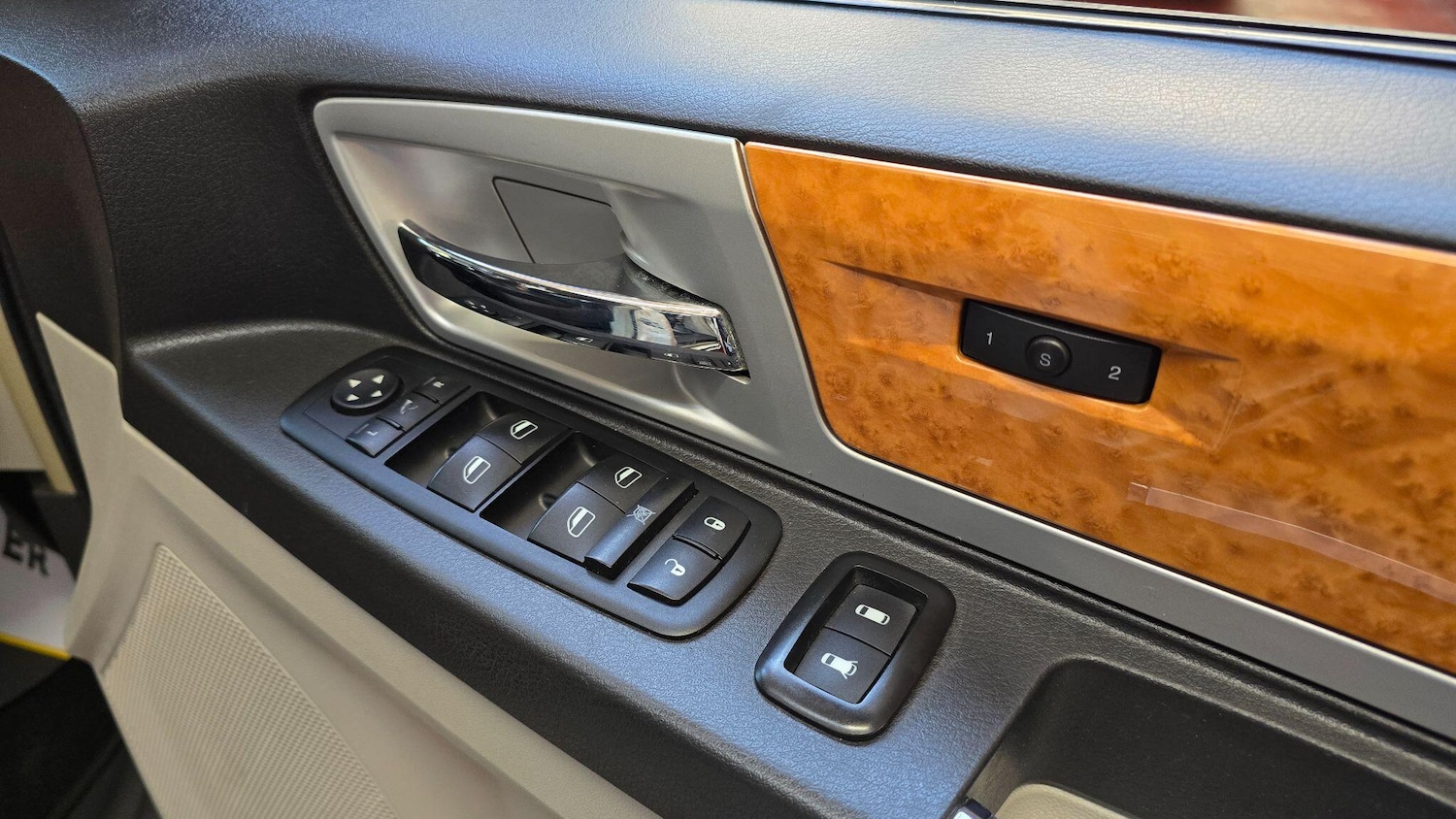 Used Chrysler Grand Voyager for sale - 74713181: Photo 16