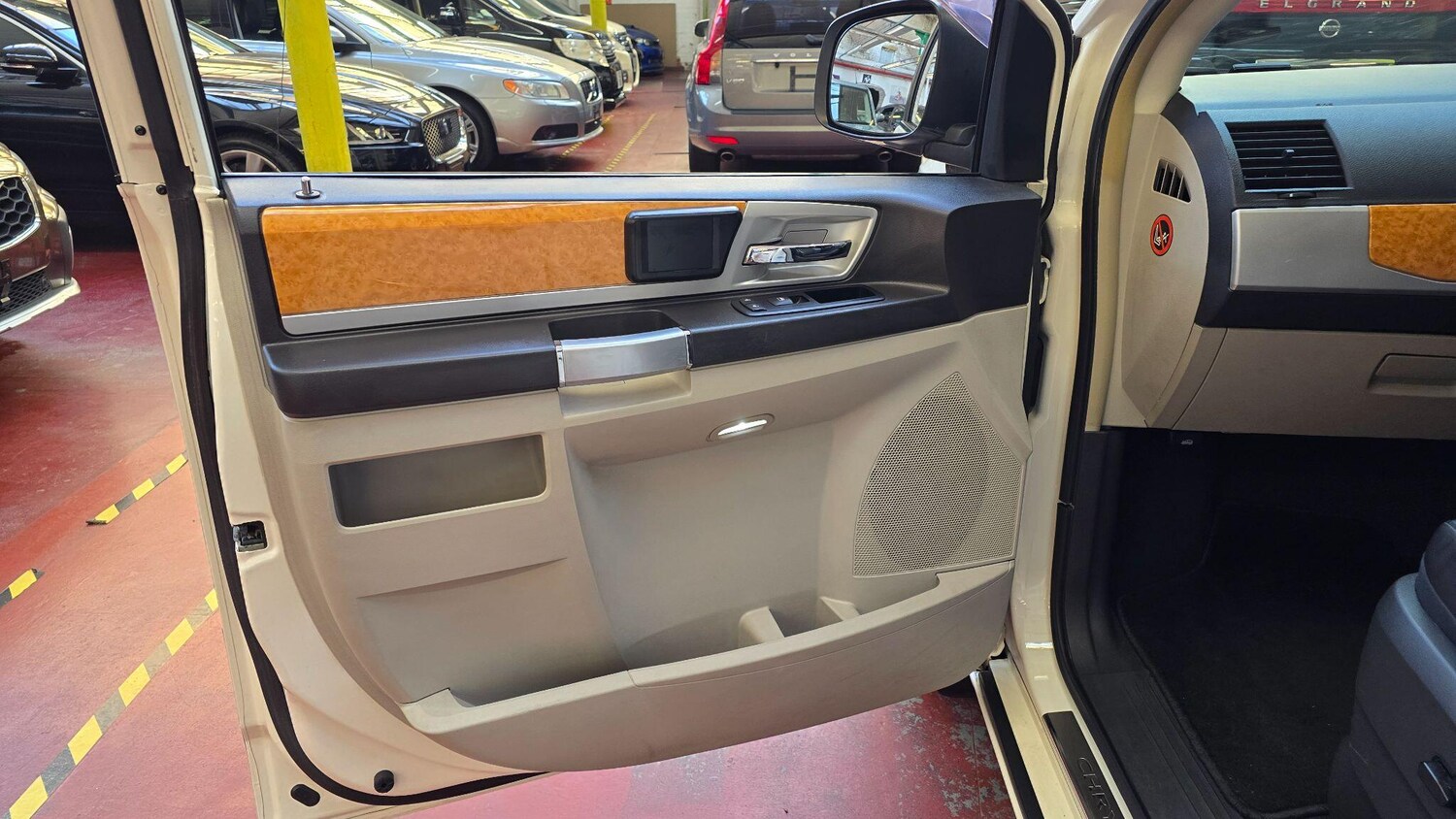 Used Chrysler Grand Voyager for sale - 74713181: Photo 19