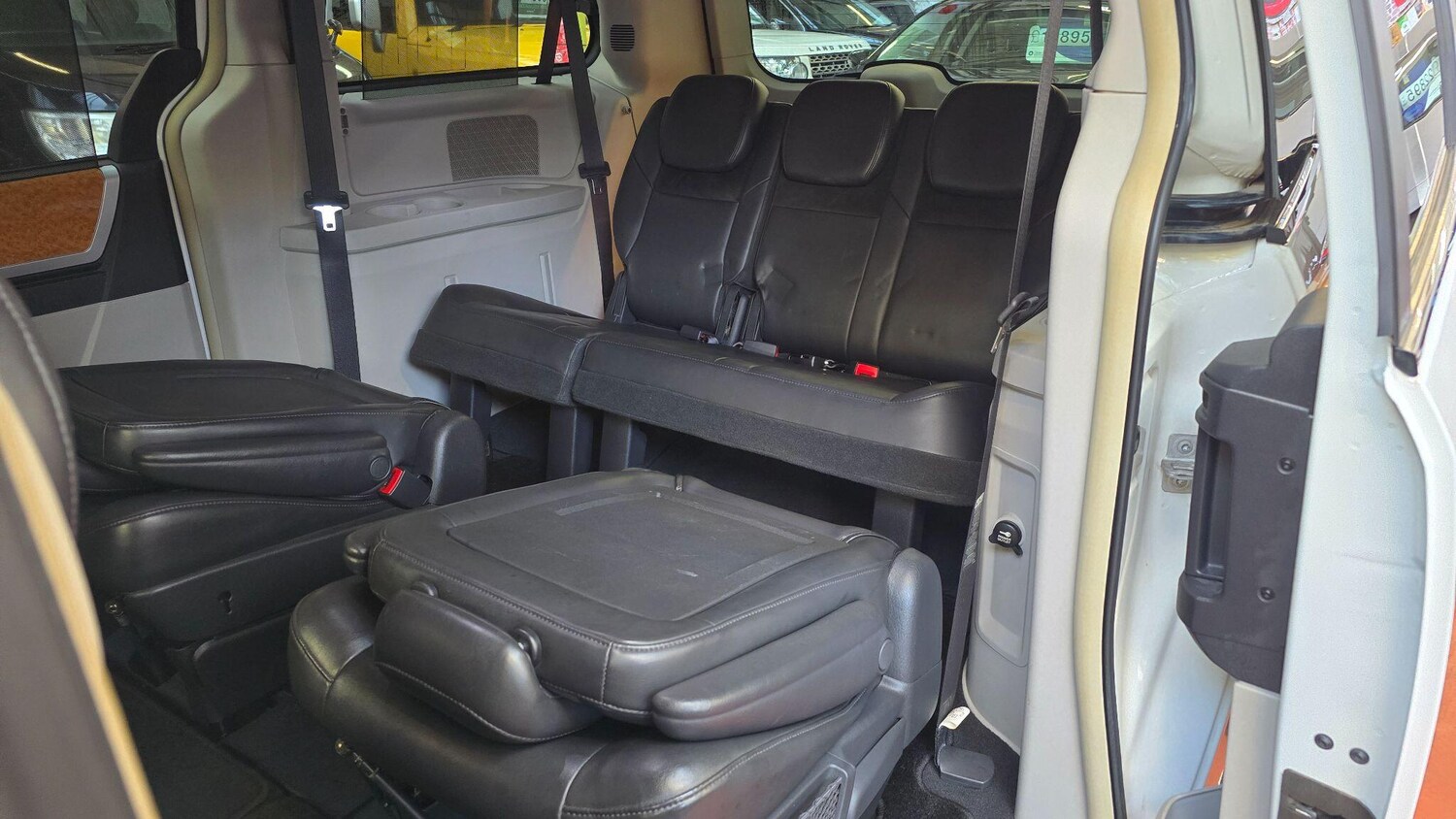 Used Chrysler Grand Voyager for sale - 74713181: Photo 24