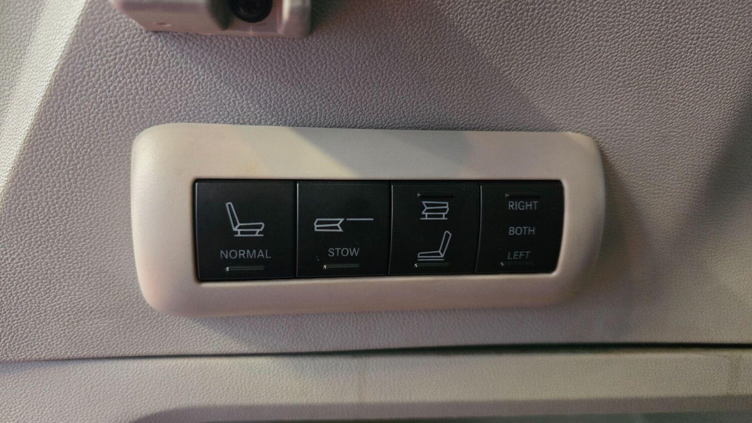 Used Chrysler Grand Voyager for sale - 74713181: Photo 29