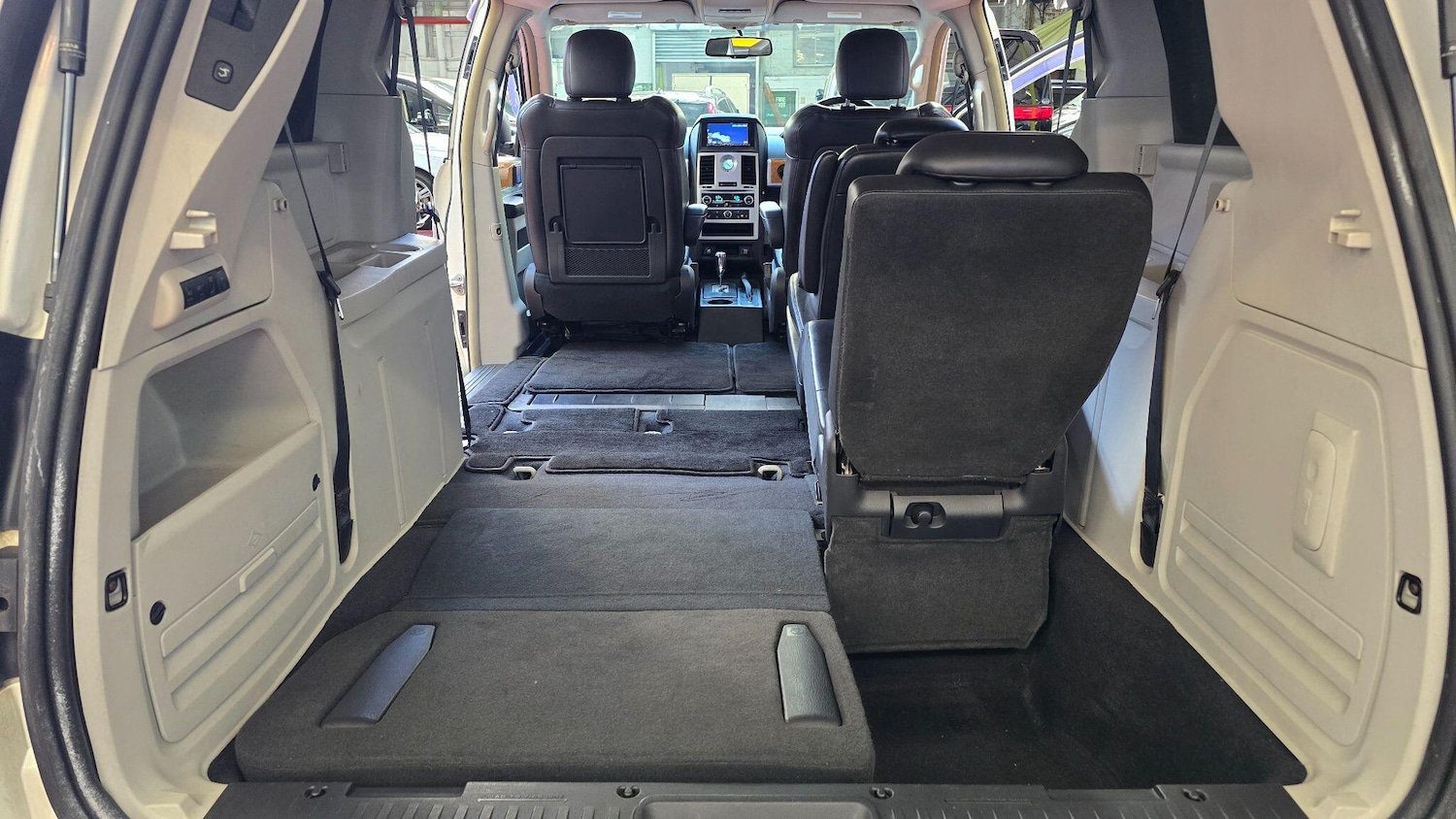 Used Chrysler Grand Voyager for sale - 74713181: Photo 30