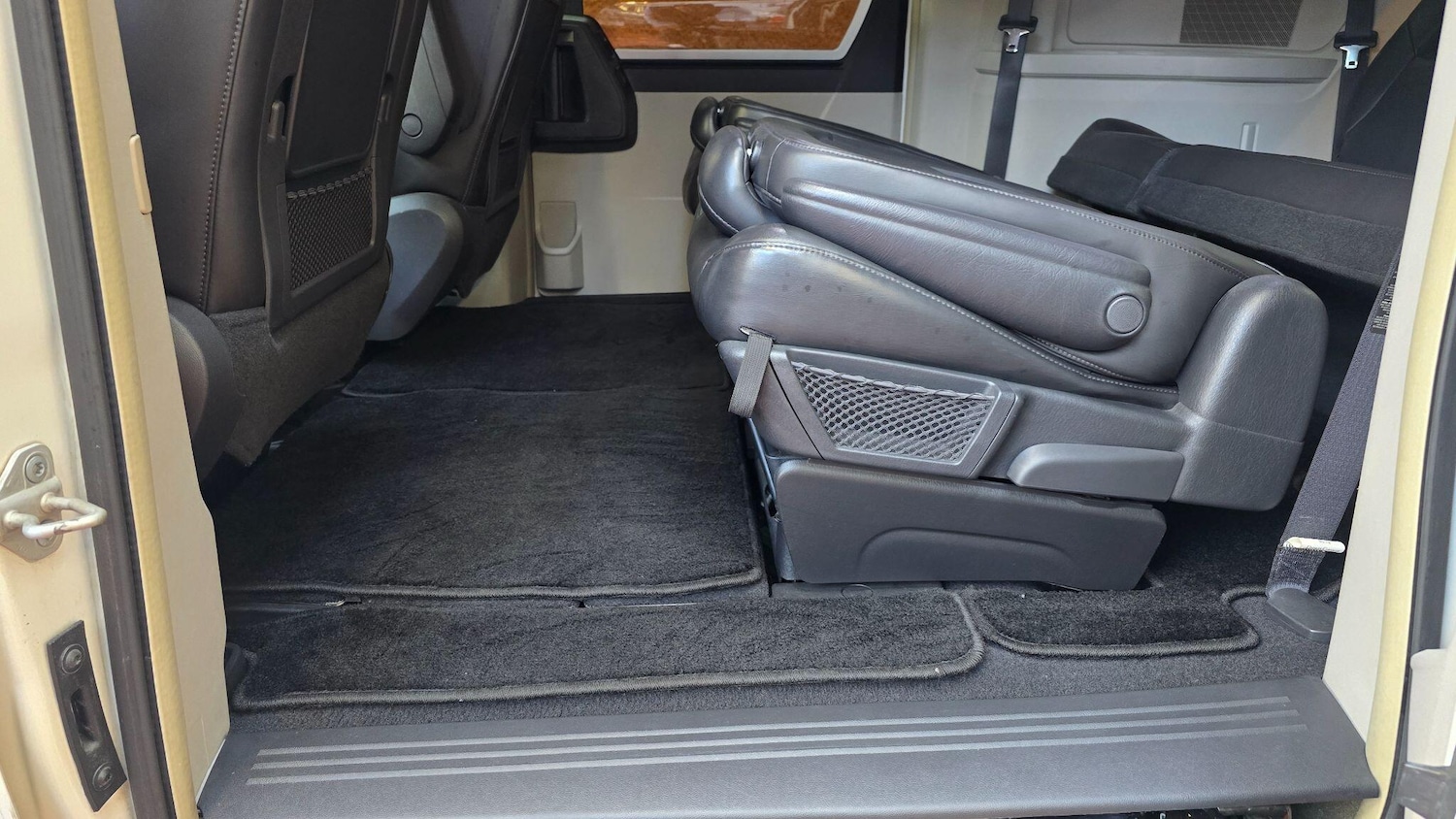 Used Chrysler Grand Voyager for sale - 74713181: Photo 32