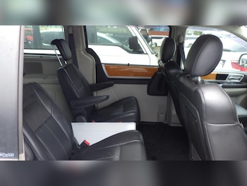 Used Chrysler Grand Voyager 2010 for sale - 74713181: Photo