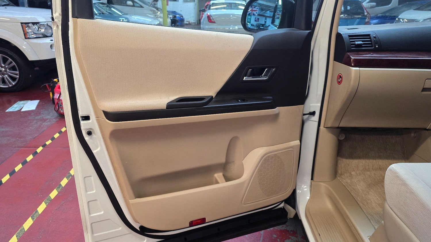 Used Toyota Alphard for sale - 77345502: Photo 24