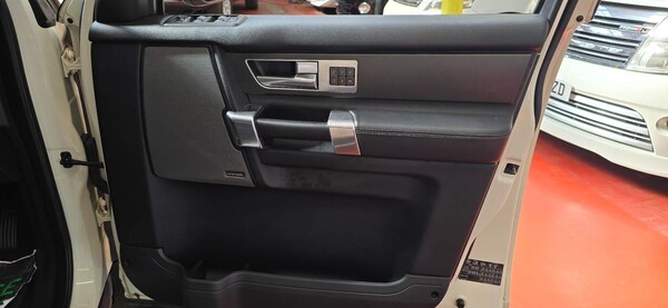 Used Land Rover Discovery 4 for sale - 72632695: Photo 17