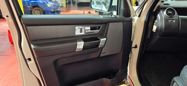 Used Land Rover Discovery 4 for sale - 72632695: Photo 27
