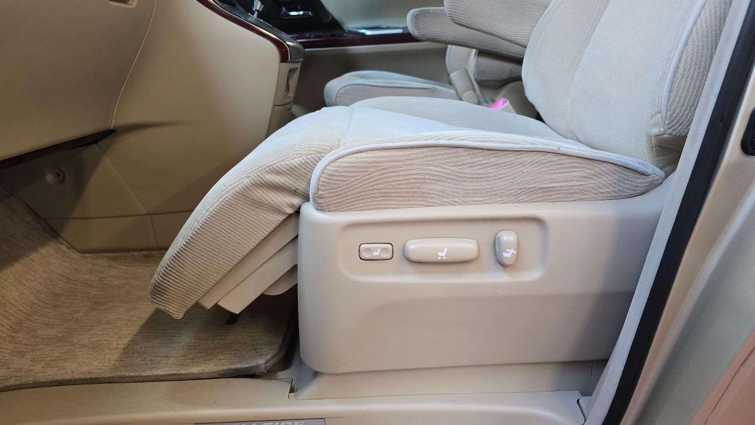 Used Toyota Vellfire 2021 for sale - 76408609: Photo 15