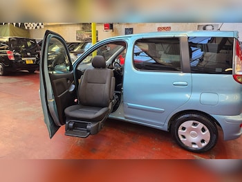 (54) - 1.3 Mobility access auto lift chair 5-Door