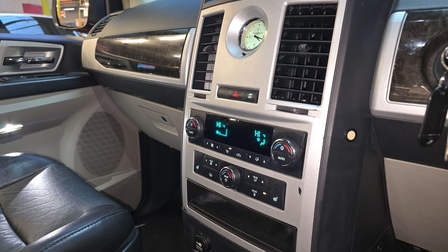 Used Chrysler Grand Voyager for sale - 77412221: Photo 11