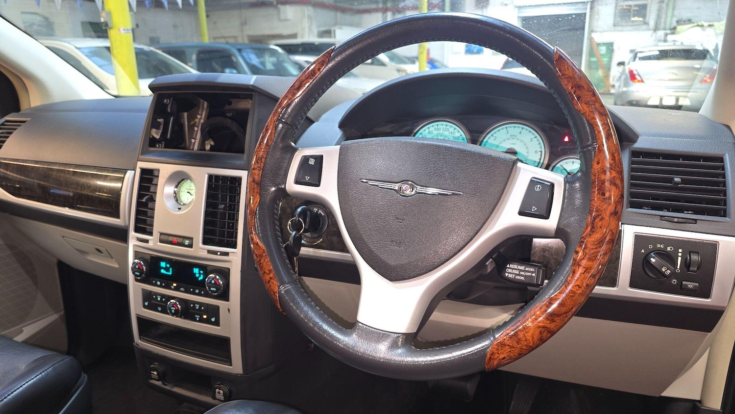 Used Chrysler Grand Voyager for sale - 77412221: Photo 12