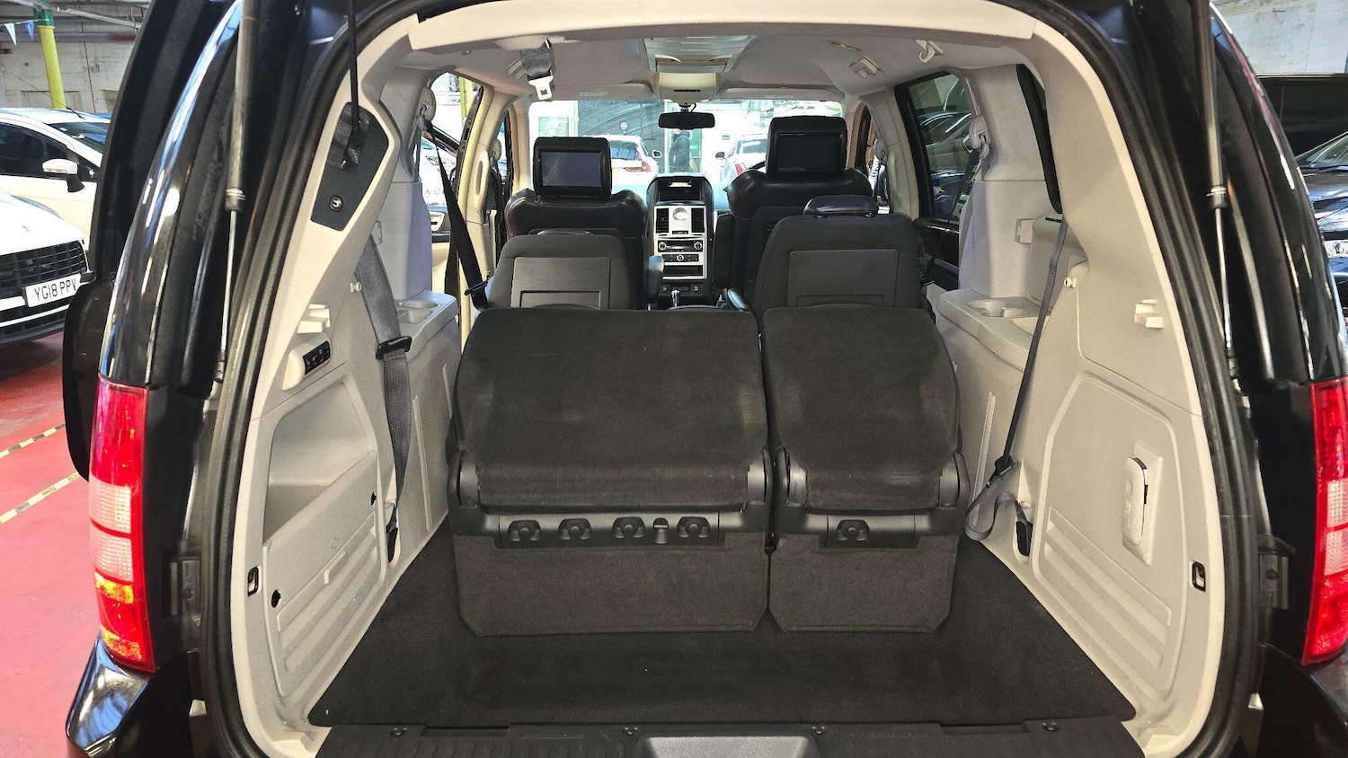 Used Chrysler Grand Voyager for sale - 77412221: Photo 30