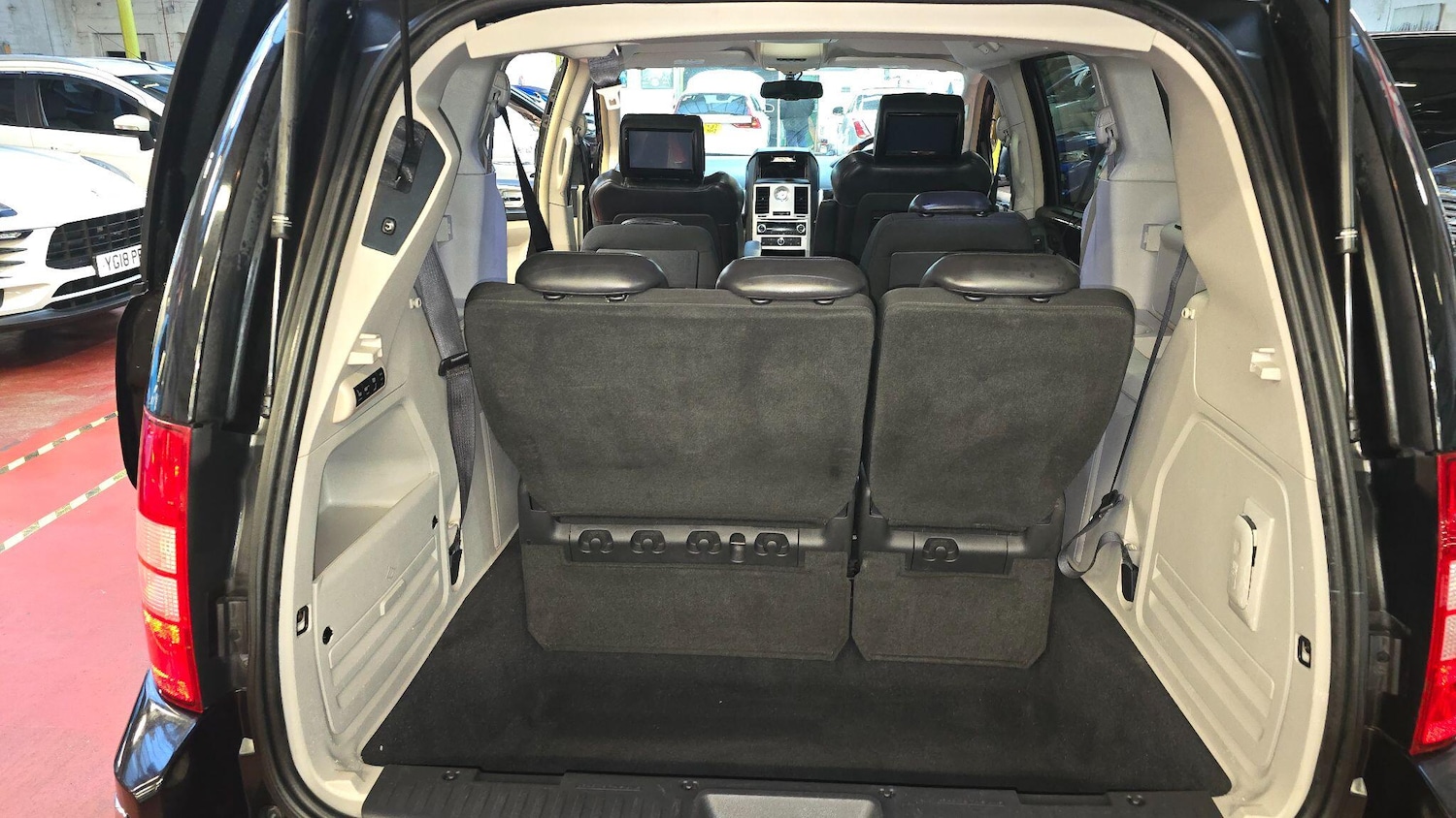 Used Chrysler Grand Voyager for sale - 77412221: Photo 31