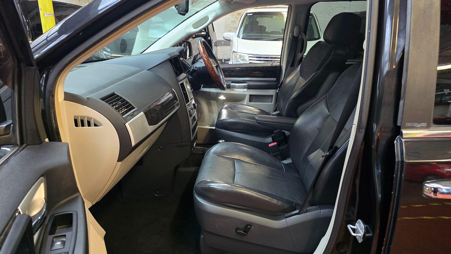 Used Chrysler Grand Voyager for sale - 77412221: Photo 5