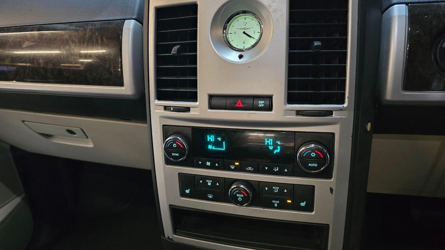 Used Chrysler Grand Voyager for sale - 77412221: Photo 8