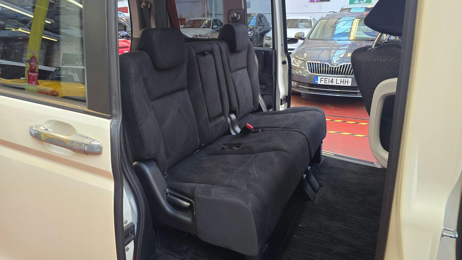 Used Honda Stepwagon 2023 for sale - 77109604: Photo 6