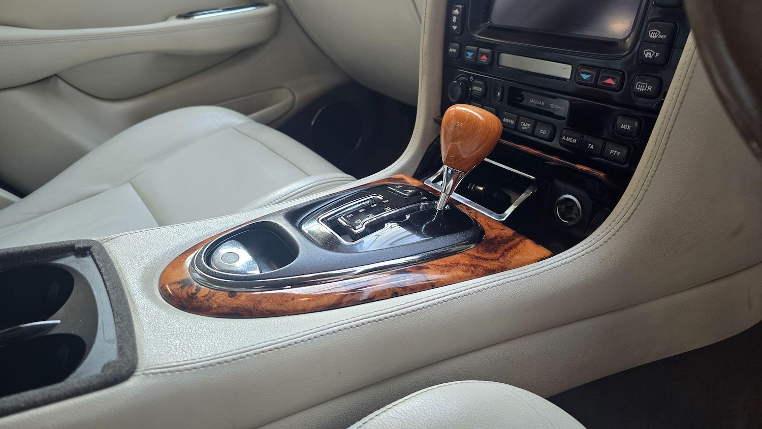 Used Jaguar XJ for sale - 77977800: Photo 14