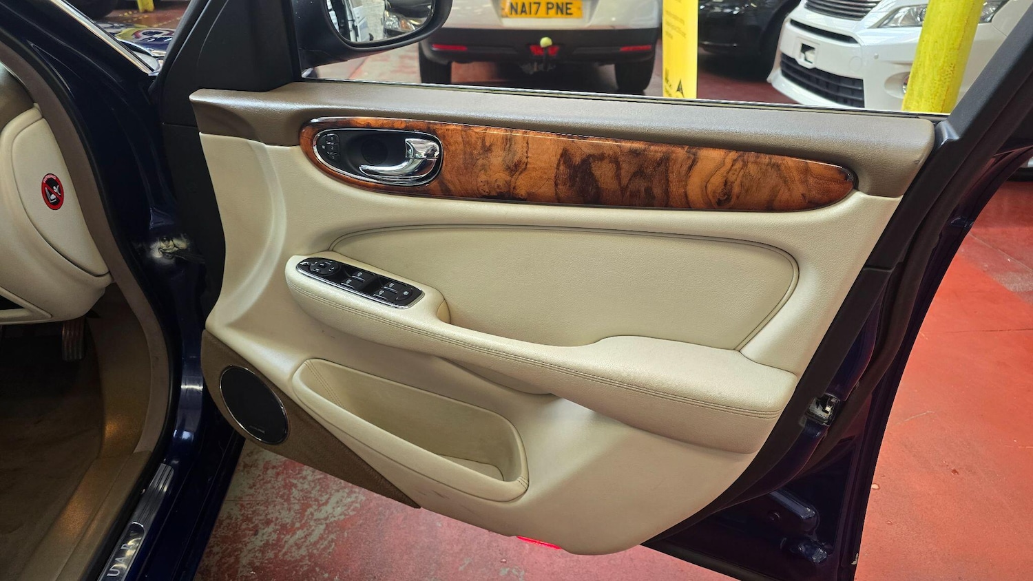 Used Jaguar XJ for sale - 77977800: Photo 22