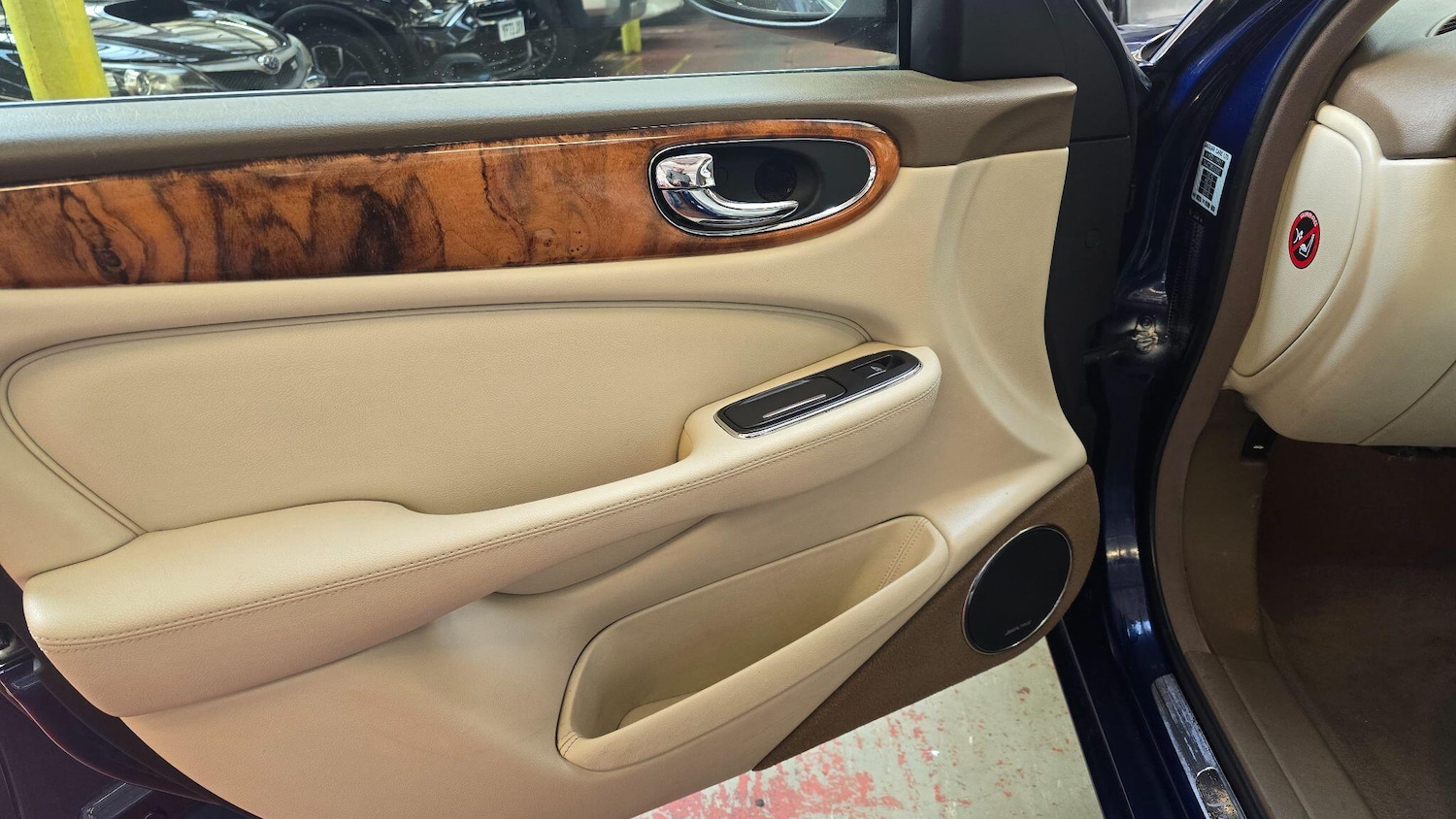 Used Jaguar XJ for sale - 77977800: Photo 24