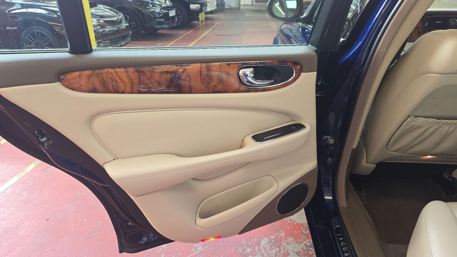 Used Jaguar XJ for sale - 77977800: Photo 25