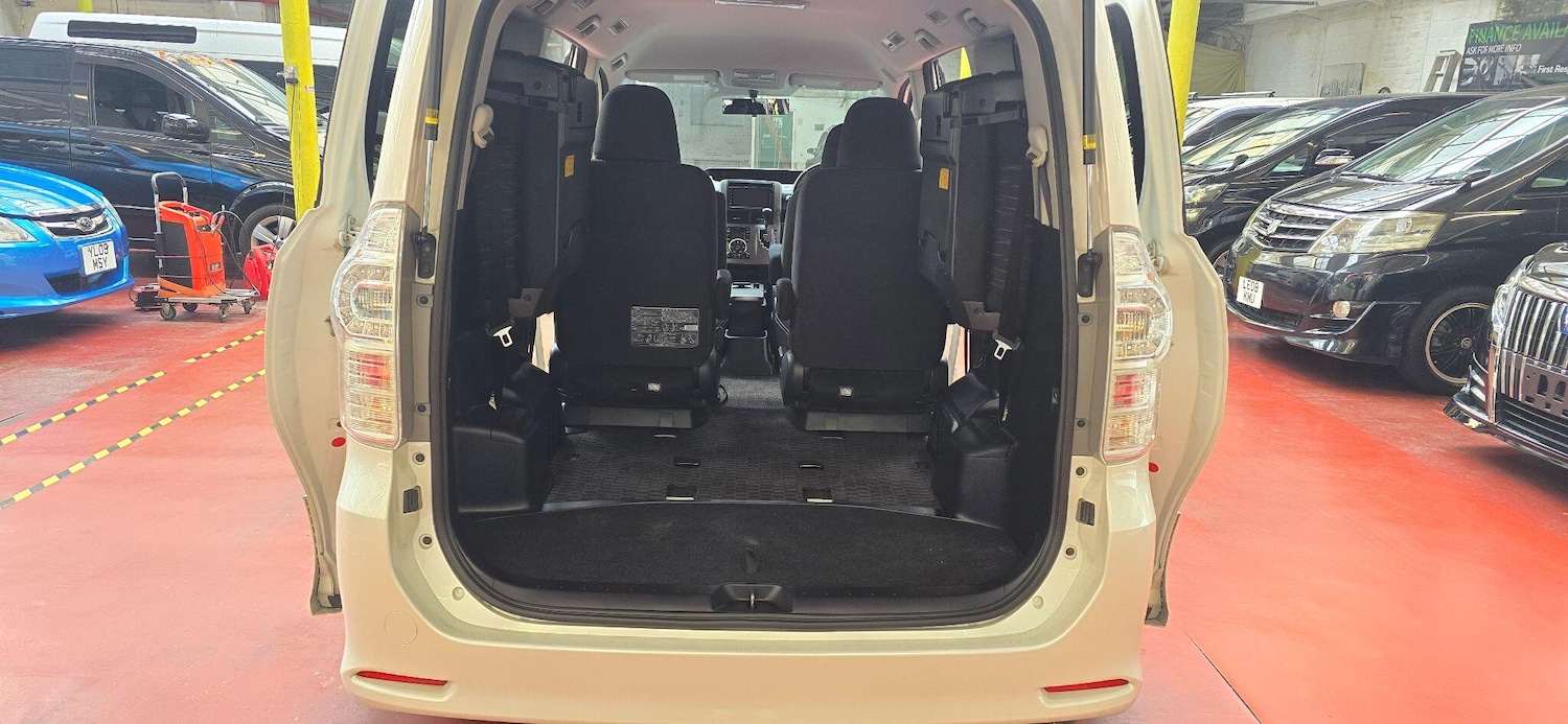 Used Toyota Voxy 2024 for sale - 77109914: Photo 10