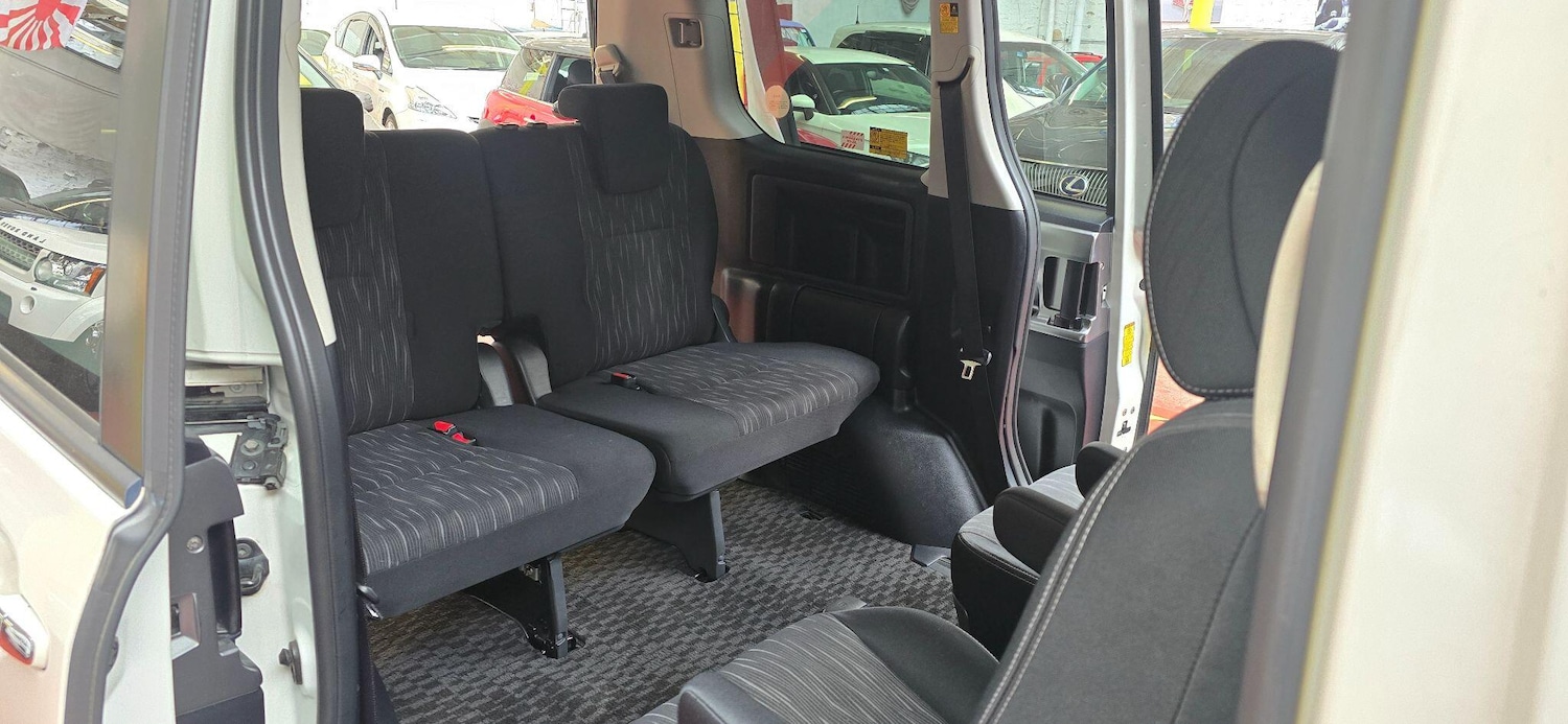 Used Toyota Voxy 2024 for sale - 77109914: Photo 23