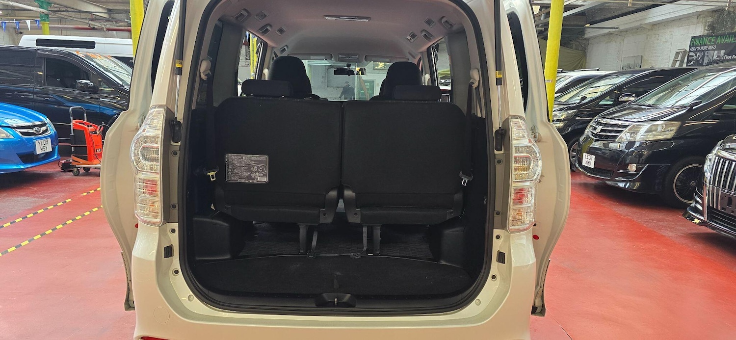 Used Toyota Voxy 2024 for sale - 77109914: Photo 24