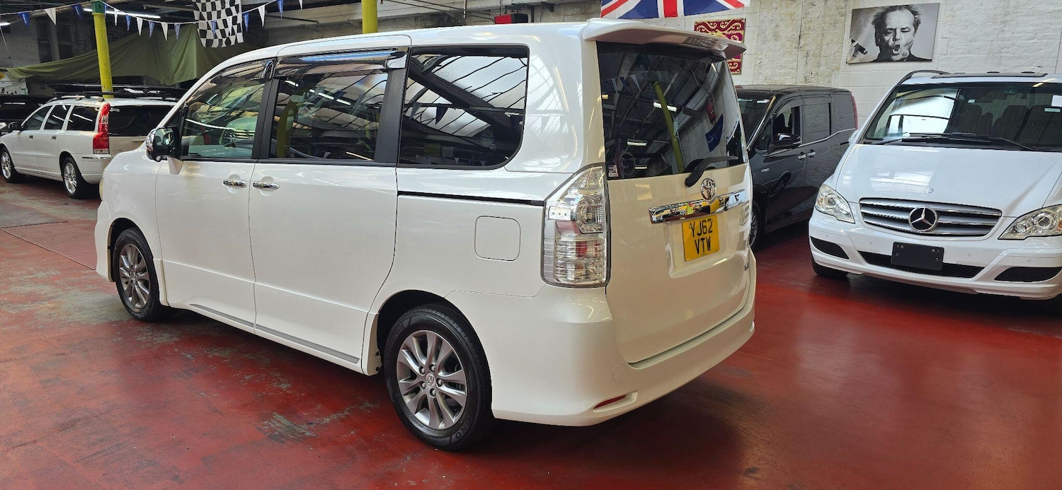 Used Toyota Voxy 2024 for sale - 77109914: Photo 4