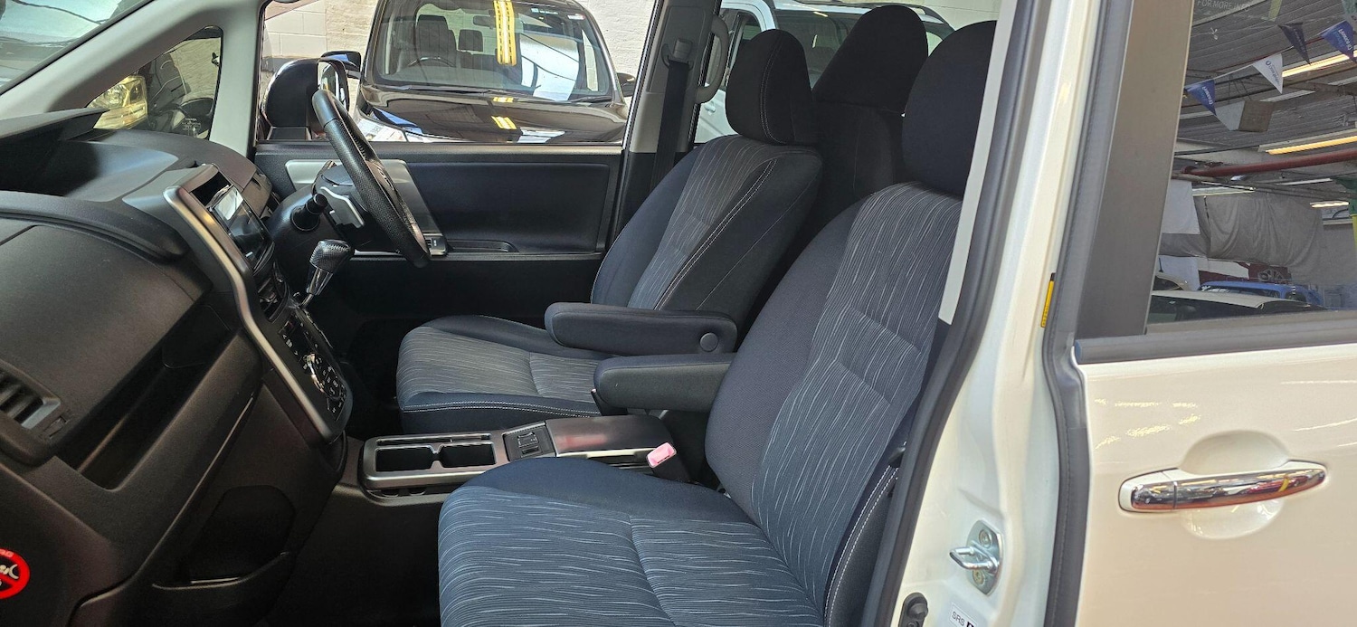 Used Toyota Voxy 2024 for sale - 77109914: Photo 5