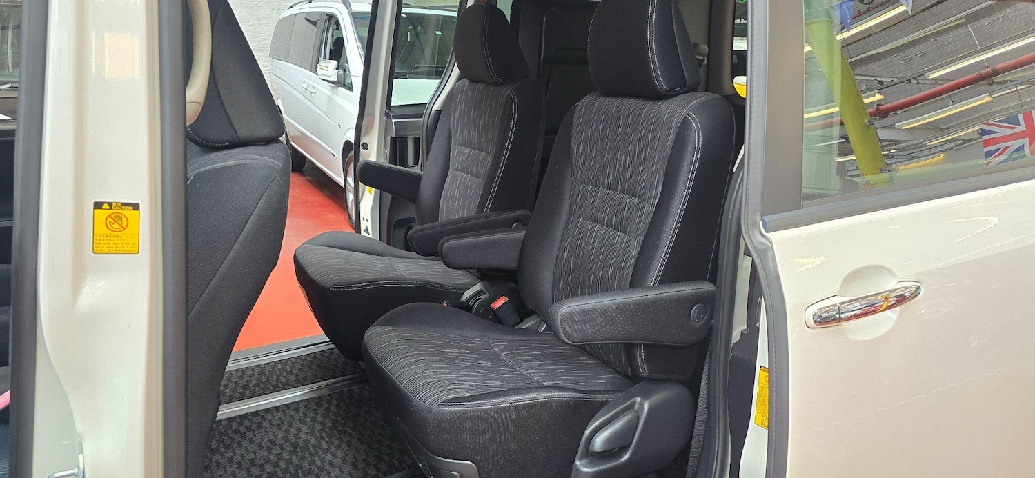 Used Toyota Voxy 2024 for sale - 77109914: Photo 6