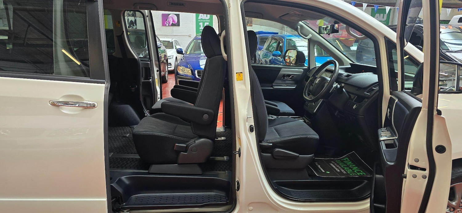 Used Toyota Voxy 2024 for sale - 77109914: Photo 9