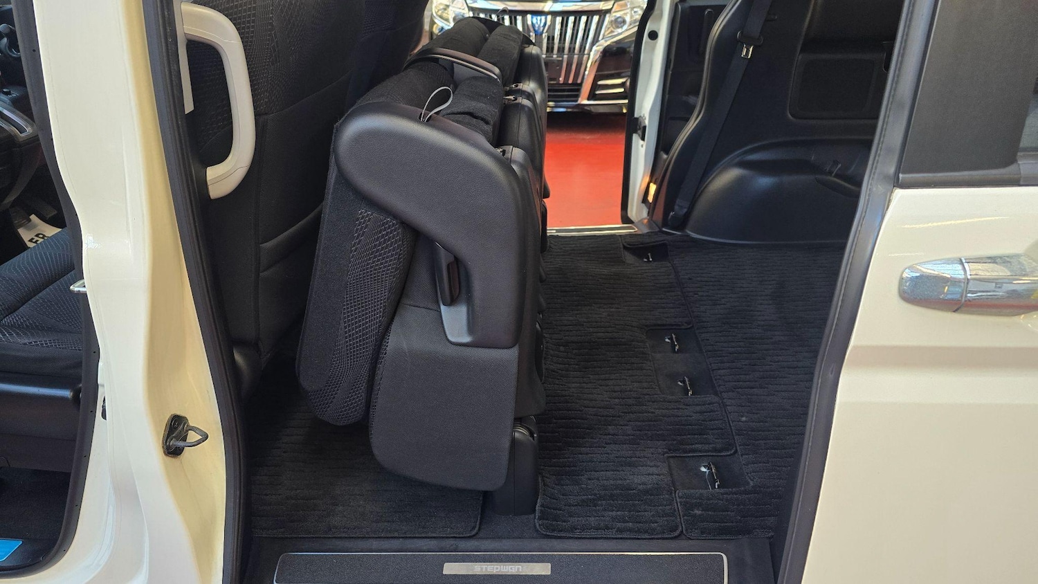 Used Honda Stepwagon 2023 for sale - 76993270: Photo 15