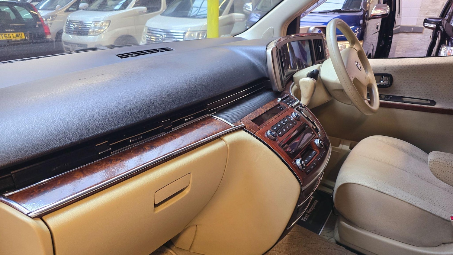 Used Nissan Elgrand 2005 for sale - 76295290: Photo 11