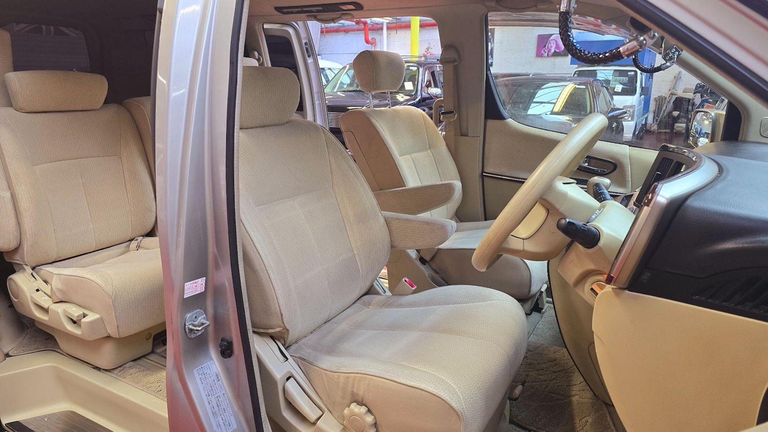 Used Nissan Elgrand 2005 for sale - 76295290: Photo 12