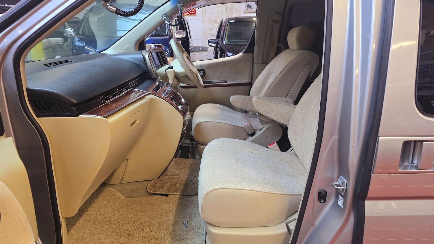 Used Nissan Elgrand 2005 for sale - 76295290: Photo 13