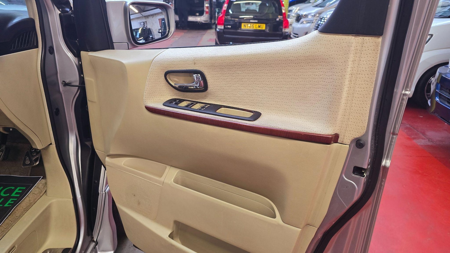 Used Nissan Elgrand 2005 for sale - 76295290: Photo 20