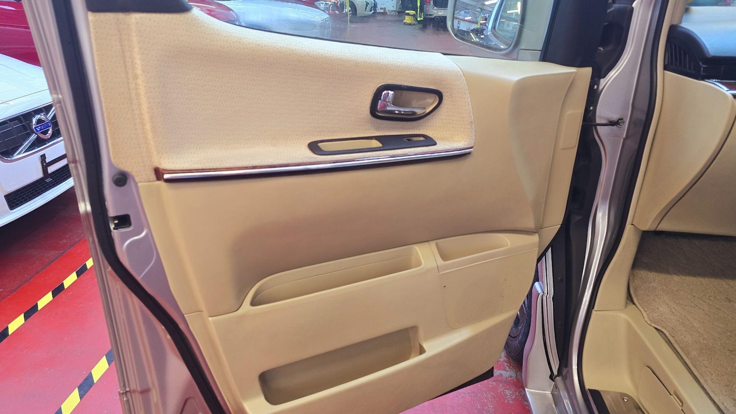 Used Nissan Elgrand 2005 for sale - 76295290: Photo 21