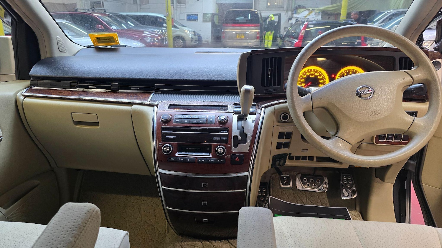 Used Nissan Elgrand 2005 for sale - 76295290: Photo 5